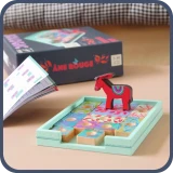 Een afbeelding van het spel met op de achtergrond de doos van het spel 'Âne Rouge'. Dit is een breinbreker van het merk Djeco ui